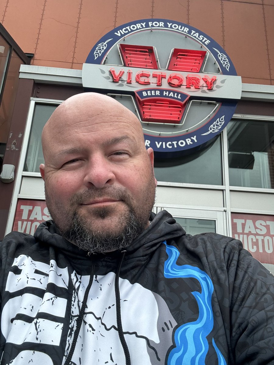 TonyJusticeAJFA's tweet photo. We outside, in the FRONT of the line, waiting on @BustedOpenRadio #MastersClass LIVE‼️🤘🏻🤘🏻
#BustedOpen247
#TexasChapter
@davidlagreca1
@bullyray5150
@TheMarkHenry
@THETOMMYDREAMER https://t.co/jU89txWbM2