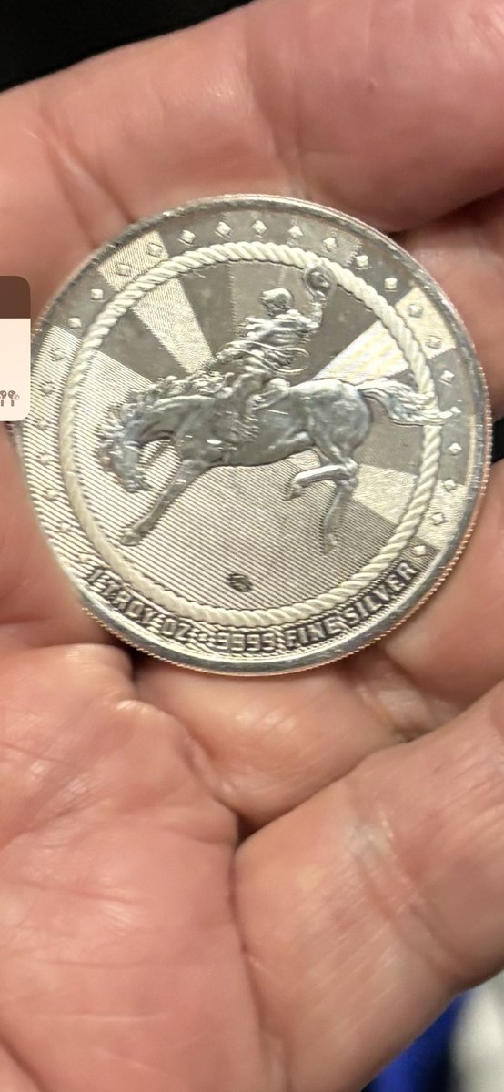 MHarriman55428's tweet image. #Silver #silversqueeze #ScottsdaleMint Cowboy round as today’s pocket piece! It’s just starting to look like #RealMoney should look! If you’re in this rodeo of #Silver I suggest you cowboy up, hang on tight! It’s a lot more than an 8 second ride! Keep stacking!