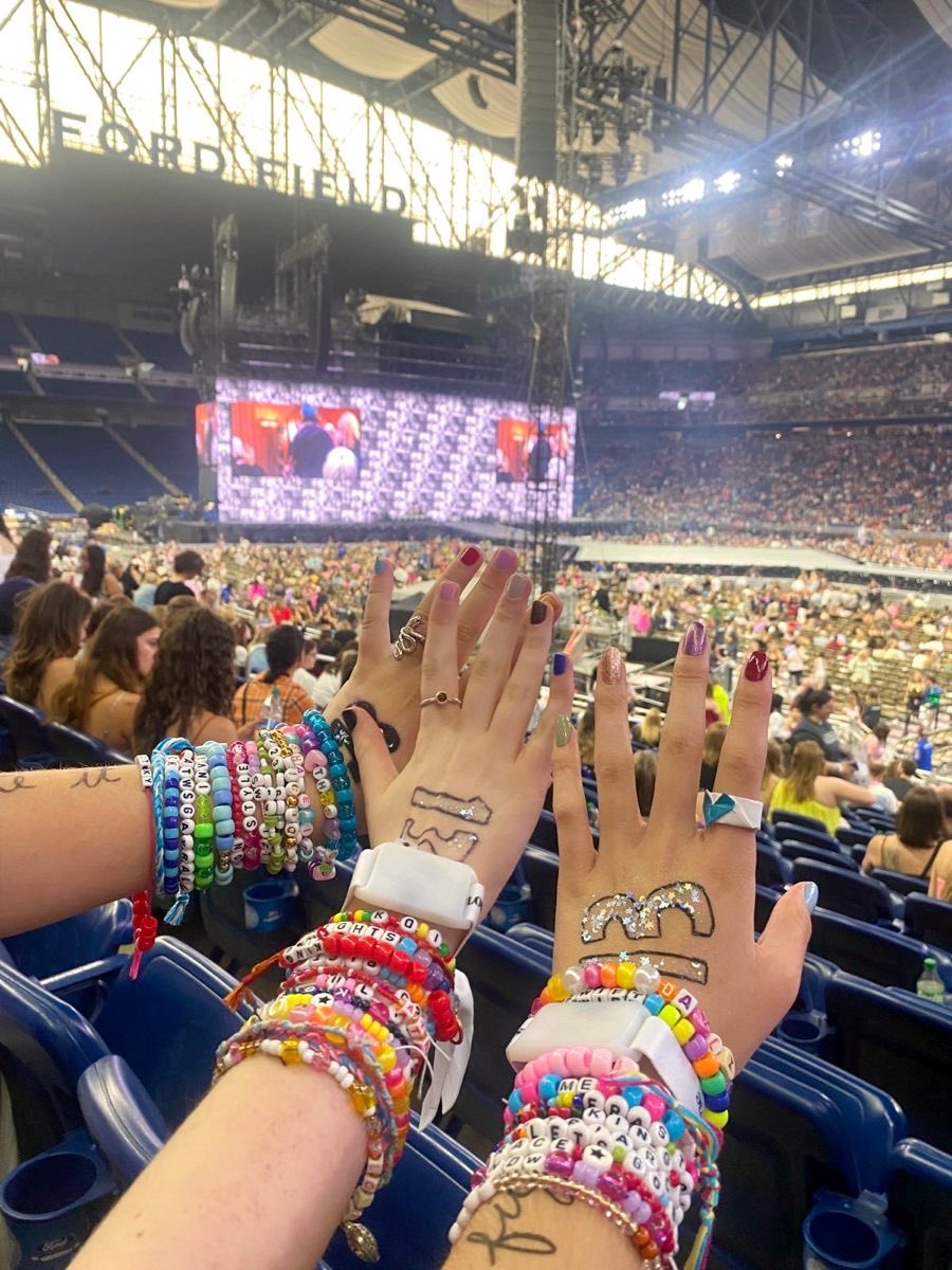 ursuchadipshit's tweet image. i miss the summer of girlhood 2023