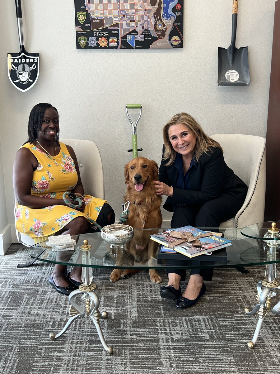 I always love it when our animal communities visit me at City Hall.

#lvcouncil #lvccward2 @CityOfLasVegas #LoveAnimals #PetCommunity #FurBabies #RescuePets #AnimalRescue #FurryFriends #AnimalRights #adoptapet #kindnessforanimals #dogsitters