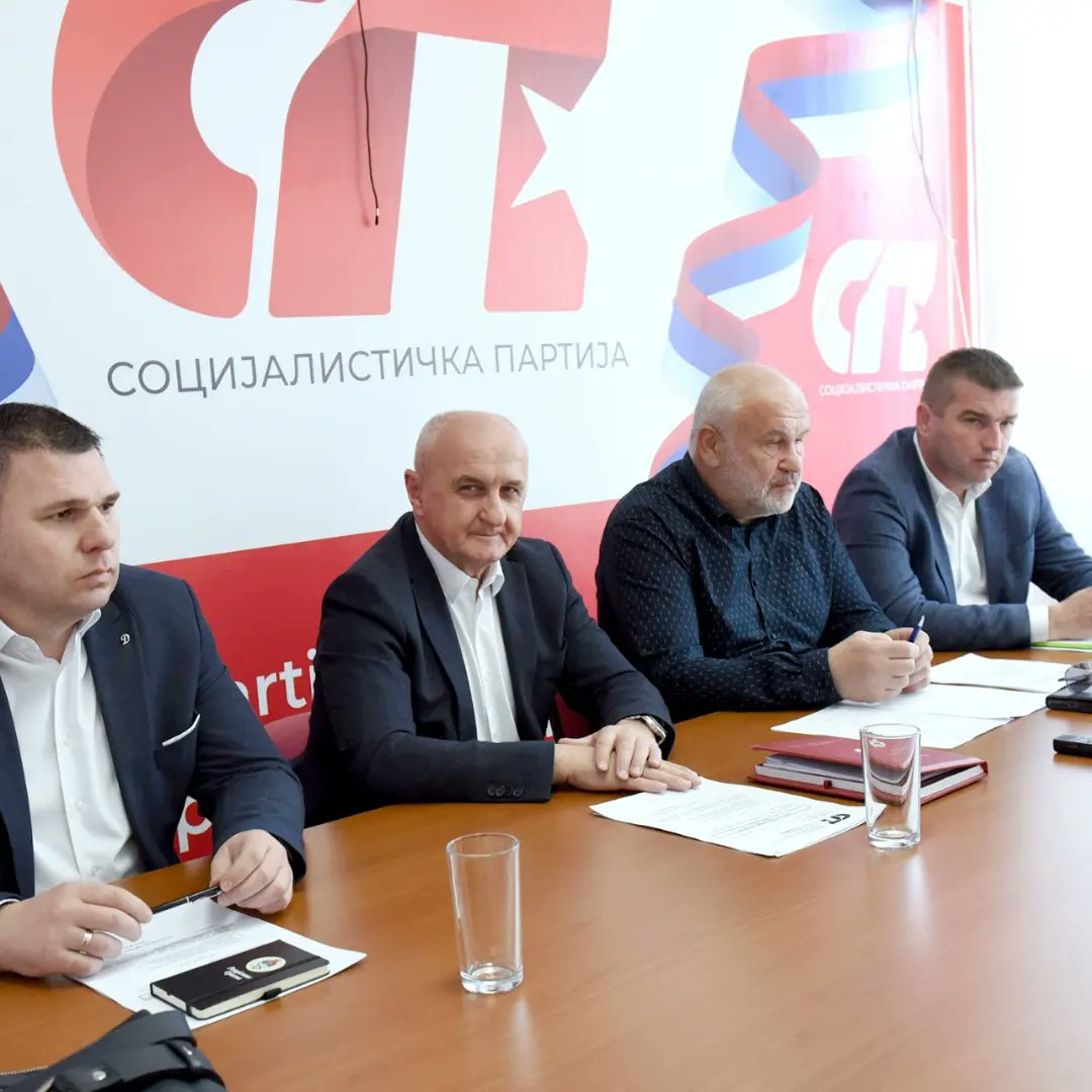 socijalisti1's tweet photo. У Бањалуци је данас одржана редовна сједница Извршног одбора Главног одбора Социјалистичке партије. На сједници је било ријечи о актуелној политичкој ситуацији у Српској и БиХ, активностима партијских градских и општинских одбора, те начину дјеловања у предизборном периоду. https://t.co/xcnNWX46F1
