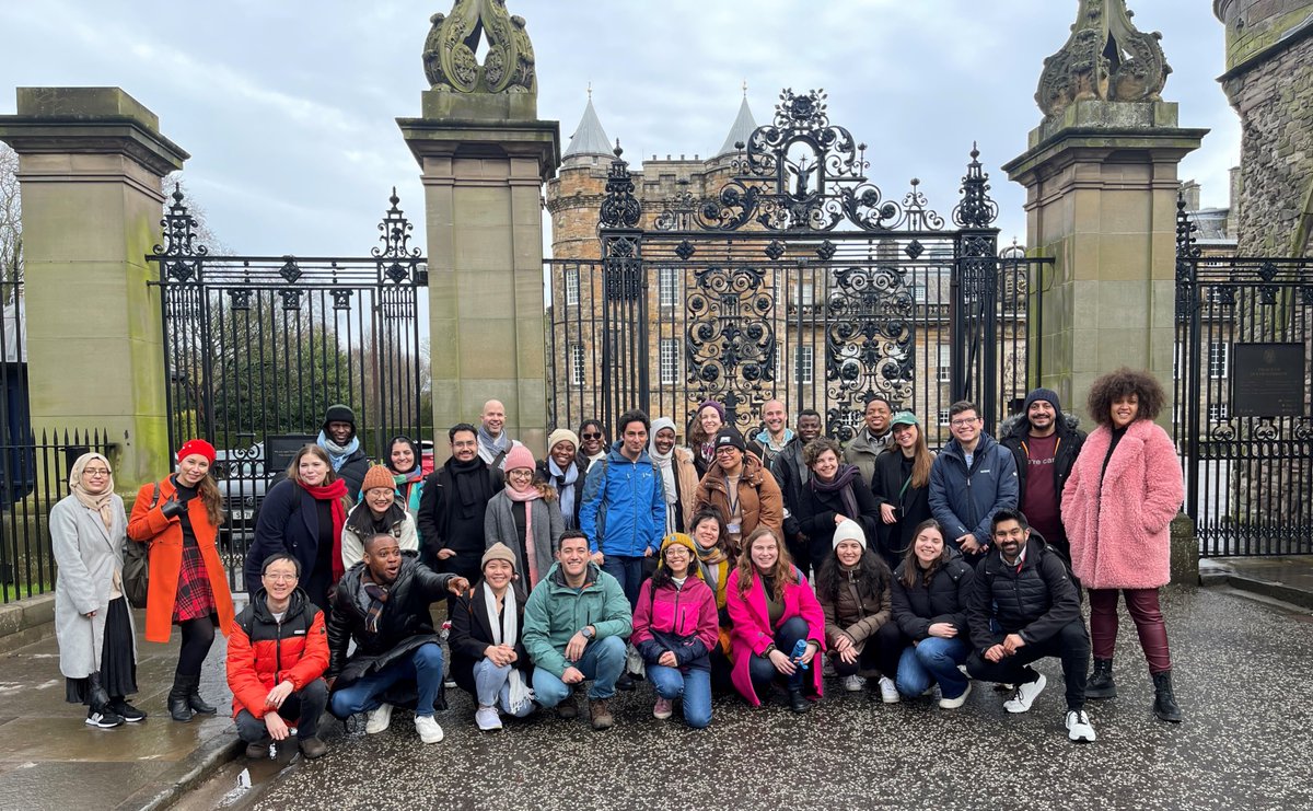 Recently a group of #Chevening Scholars got to enjoy a guided tour of the Palace of Holyroodhouse! They then braved the rain to explore the beautiful cobbled streets of Edinburgh city centre ☔ Is Edinburgh on your list of places to visit? #UKStudy chevening.org/current-cheven…