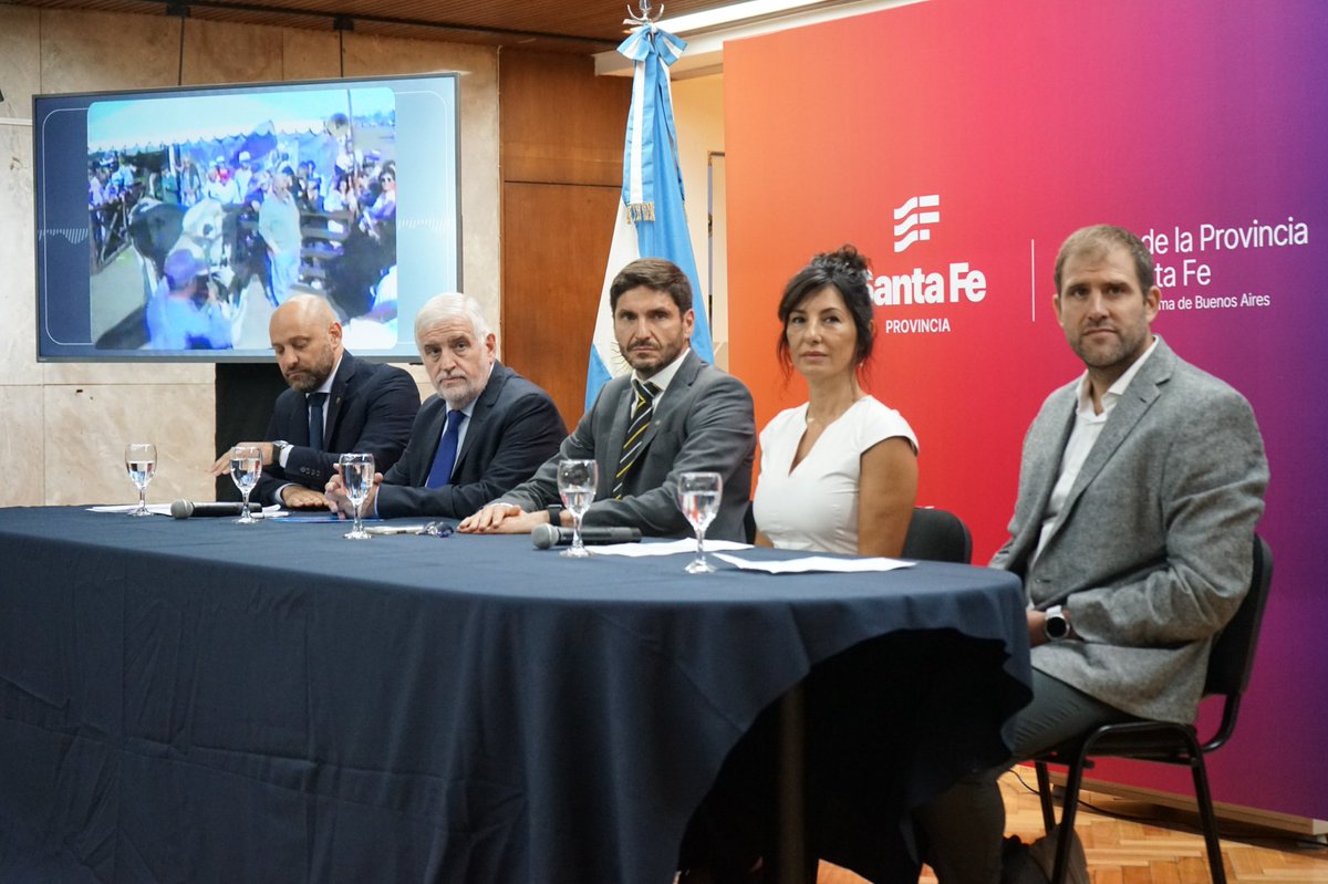 Agroactiva muestra lo mejor de Santa Fe. Nuestro campo y nuestra industria son quienes generan riqueza y empleo, y significan un ejemplo de innovación, productividad y desarrollo para todos.

Estamos convencidos de que si el país empieza a mirar más al interior productivo,