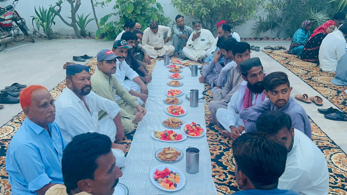 فخرایشیا قائد عوام شہید ذوالفقار علی بھٹو کی45ویں برسی کی تقریب پاکستان پیپلز پارٹی کے رکن سندھ اسمبلی ڈاڈا حاجی محمد ھالیپوٹو کی رہائشگاہ ھالیپوٹہ ھائوس ماتلی پر عقیدت و احترام کے ساتھ منعقد کی گئی۔جس میں قرآن خوانی اور افطاری کا اہتمام کیاگیا
#SalamShaheedBhuto