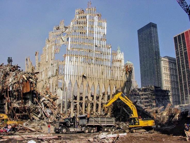 ParadisVerbal's tweet photo. #Larry_Silverstein, béni par la providence, avait souscrit le #World_Trade_Center contre le #terrorisme, ...et après leur chute, il avait reçu 4,55 milliards $.
Le même chanceux, avait assuré le pont de #Baltimore, pour 1 milliard $. Ce mec, a vraiment le #cul bordé de nouilles. https://t.co/lYorPpUuCQ