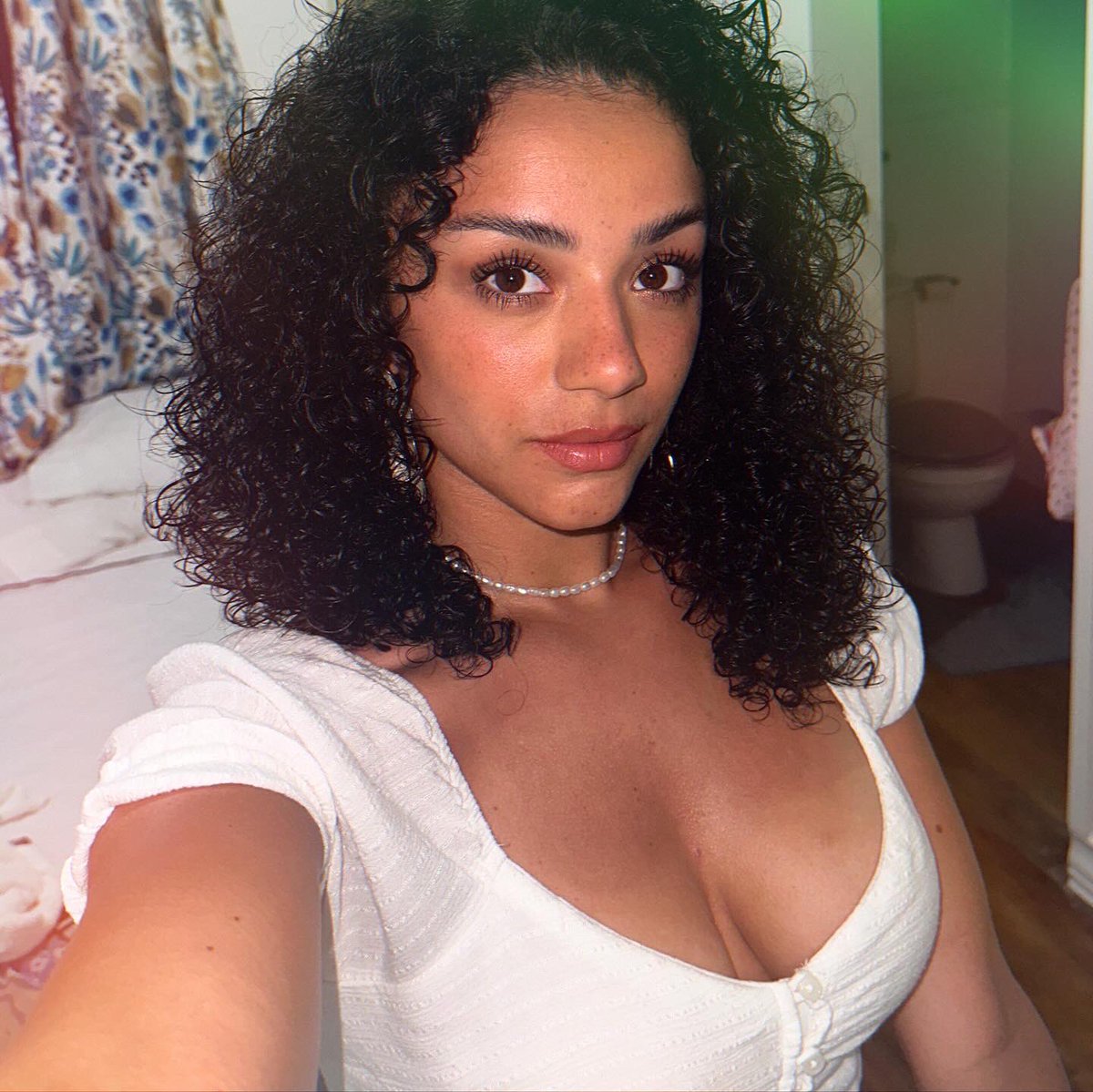 Been working on some exciting things🥰 took a trip to Barbados to relax for a moment… so here’s a lil selfiedump😅🐒