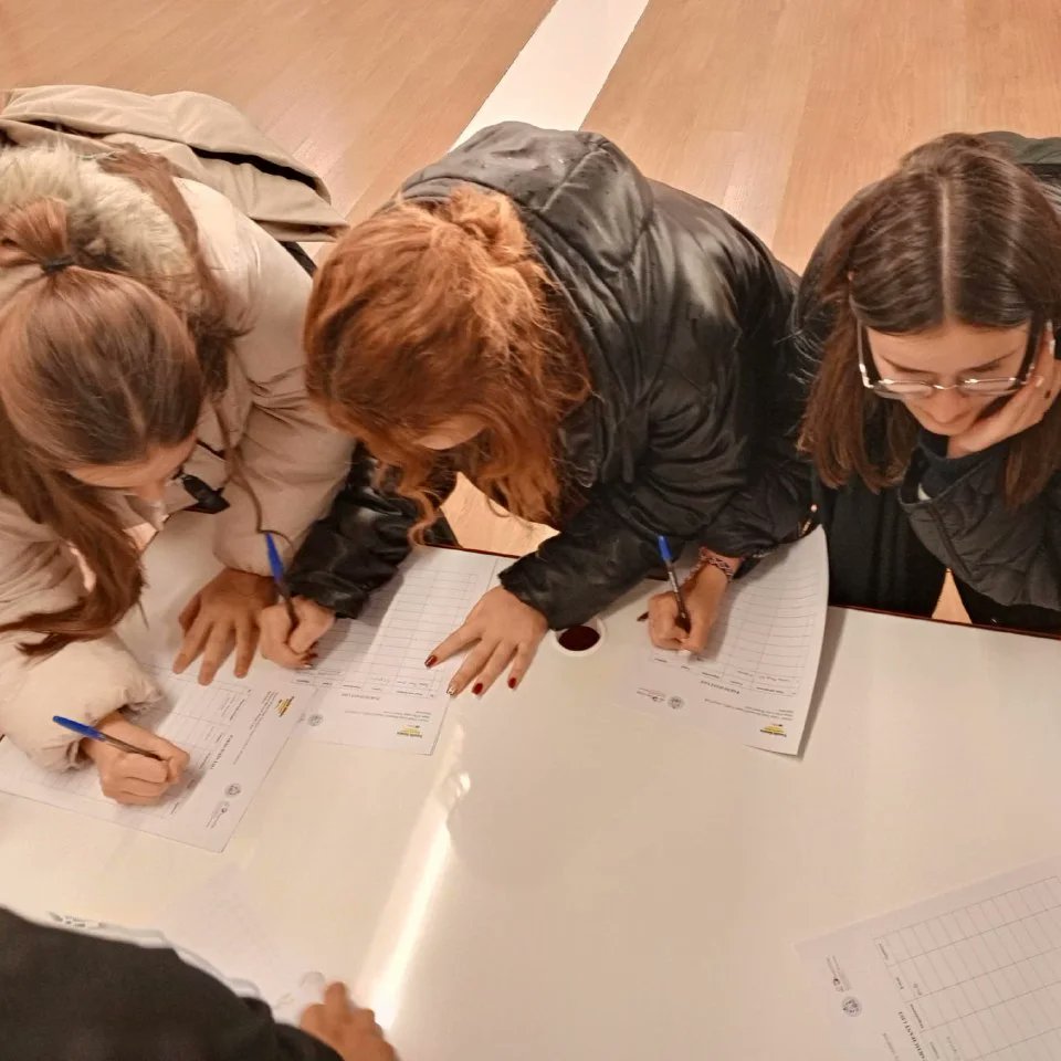 YouthGoalsRC's tweet photo. ¡Hemos vuelto tras unos meses bastante movidos! 

Les traemos algunas fotos de lo que fue nuestro primer gran evento presentando los Youth Goals a los estudiantes de nuestra querida @usal de la mano del excelentísimo profesor Pablo Biderbost en 11/2023

#EU #youthgoals #european https://t.co/7tHugc3I7O