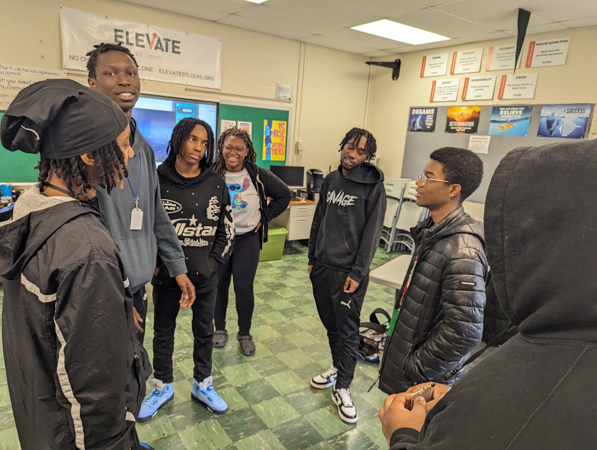 ElevateStLouis's tweet image. When you were a teenager, what did you do when a friend/close family member offended you? Our students invested 85 mins into learning &amp;amp; applying strategies that will help them forgive others for offending them.
#NoOneGetsThereAlone
#LetsChangeTheNarrative
#LeadersElevateLeaders
