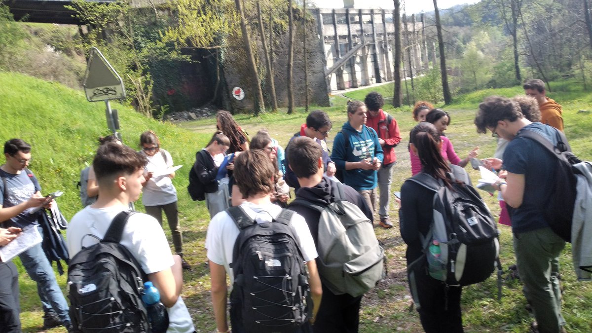 Perigeo_Ins's tweet photo. Field excursion @Uni_Insubria at Breggia geopark. Rock, rock and rocks ⛰ https://t.co/57ukY9HjsE