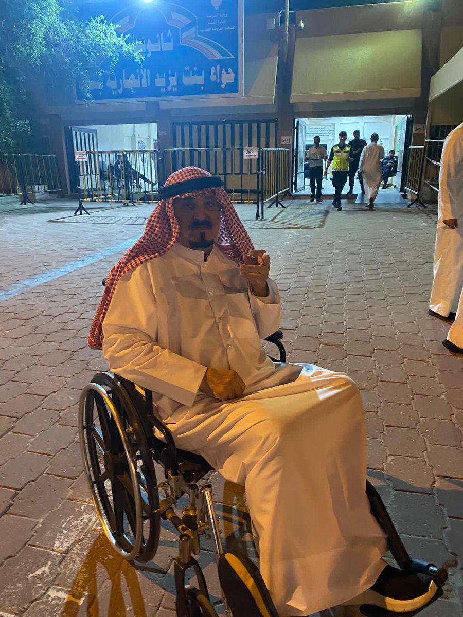 #مساعد_القريفه 
#الدائرة_الرابعة 
عمي حامد الهجاري أبو ماجد 
على رغم من كبر سنه لم يمنعه من الحضور والإدلاء بصوته .
أسأل الله الكريم في هذه الأيام المباركة بطول العمر وحسن العمل ...