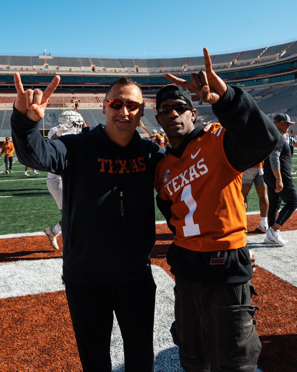 Stop by anytime @trvisXX 🤘 @CoachSark x @TexasLonghorns