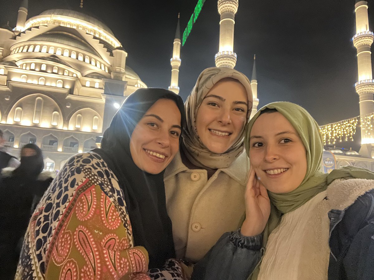 umranbarcin's tweet photo. Bu şehrin en sevdiğim yanı ramazan coşkusu.Teşekkürler sahurdaki kebapçılar,teşekkürler ramazan sokağındaki macuncular,teşekkürler canım arkadaşlarııımm 🥹 https://t.co/xluWhRetCr