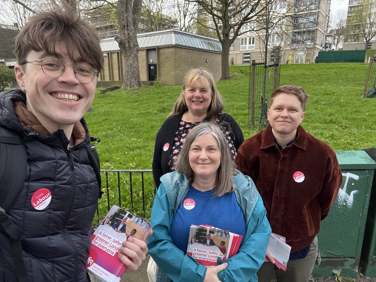Plenty of doors knocked on Rye Hill Park this evening with @Victoria_Mills, @A_BBearfield and Renata Hamvas. Lots of reasons to #votelabour and vote for @SadiqKhan in #PeckhamRye! 🌹