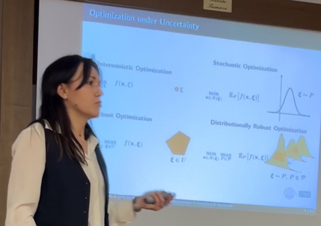 @Francy_Maggioni presenting 'Optimization under uncertainty' at @colborromeo @unipv Very nice presentation, with a clear (visual) introduction and key insights into advanced research topics.