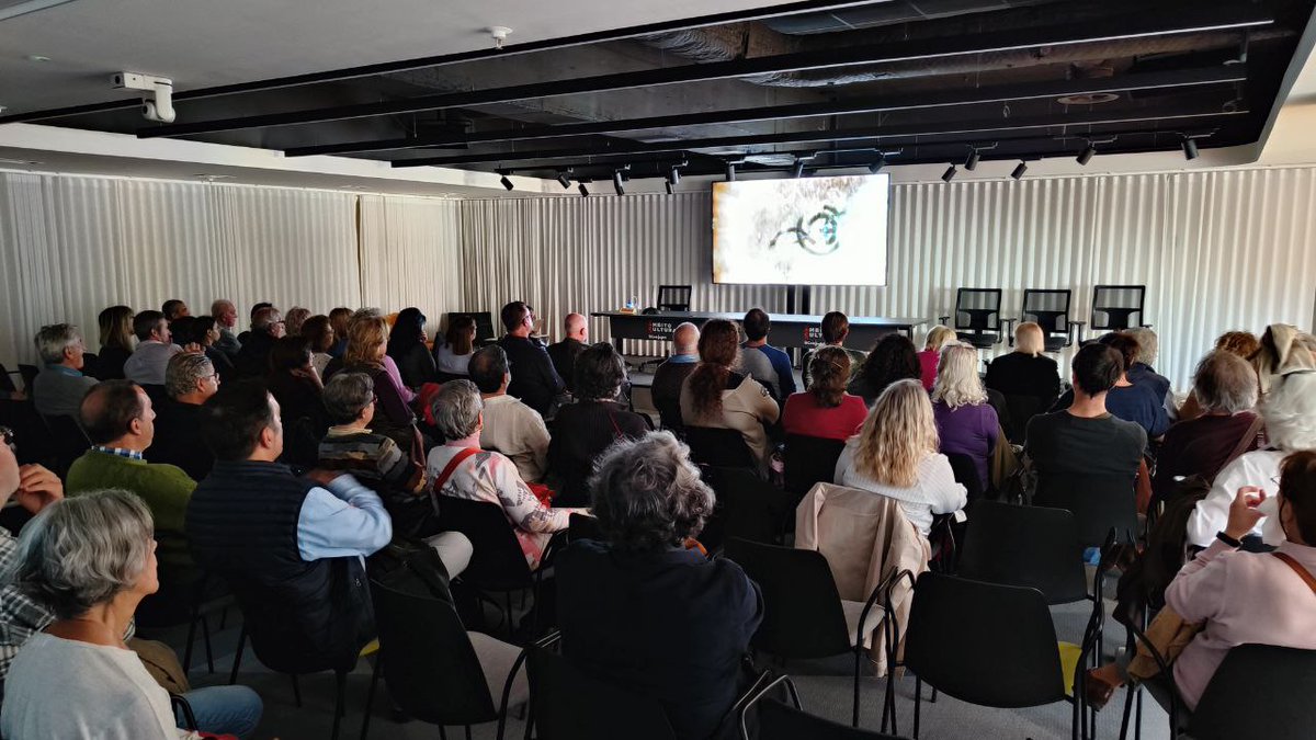 Cortodemetraje's tweet image. Ayer pasamos una tarde maravillosa haciendo lo que más nos gusta, ver #cortos con muy buenos amigos en el @ambitocultural de @elcorteingles. Gracias a tod@s los que lo hicisteis posible 

Nos vemos muy pronto

#elcortoescine