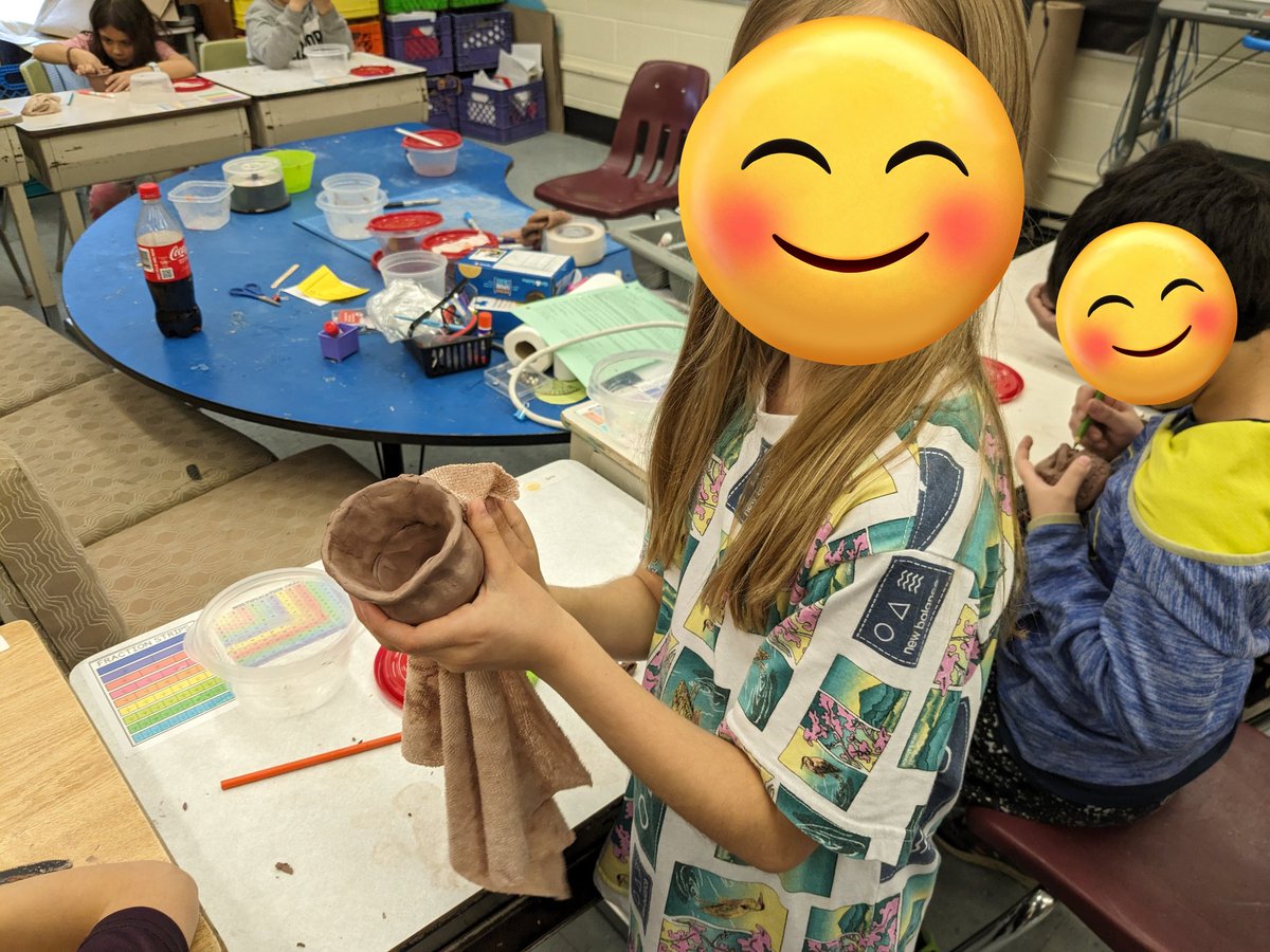 The grade 3s are doing a cross curricular activity by working with clay to make Wendat style pinch pots. The results are quite good! @TDSB_Ranchdale @LC2_TDSB @TOES_TDSB