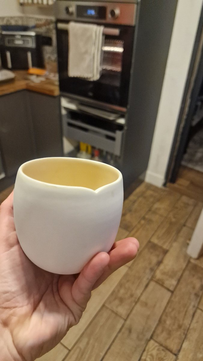 beardwell17's tweet photo. @NespressoUK absolutely gutted that my nespresso Cup after 6 months only used handful of time as its so special has cracked when making cup of tea. Now I've got 1 random one as I had two! https://t.co/gk4HOUDXIW