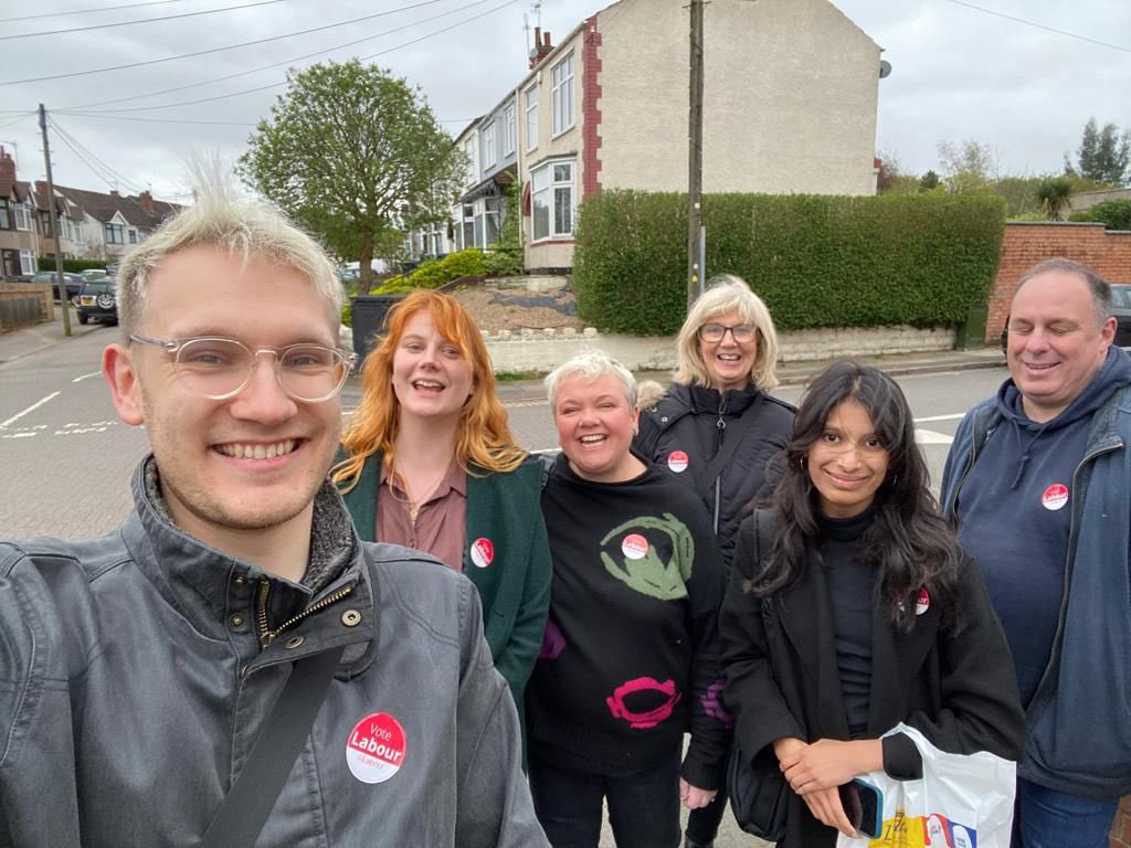 JayneInnes's tweet photo. Another excellent session on the #LabourDoorstep in Whoberley Ward with #TeamTai this evening
On May 2nd use all your votes for Labour - Coventry City Council, West Midlands Mayor and Police & Crime Commissioner
#VoteLabour 🌹 https://t.co/OdzZohan1j