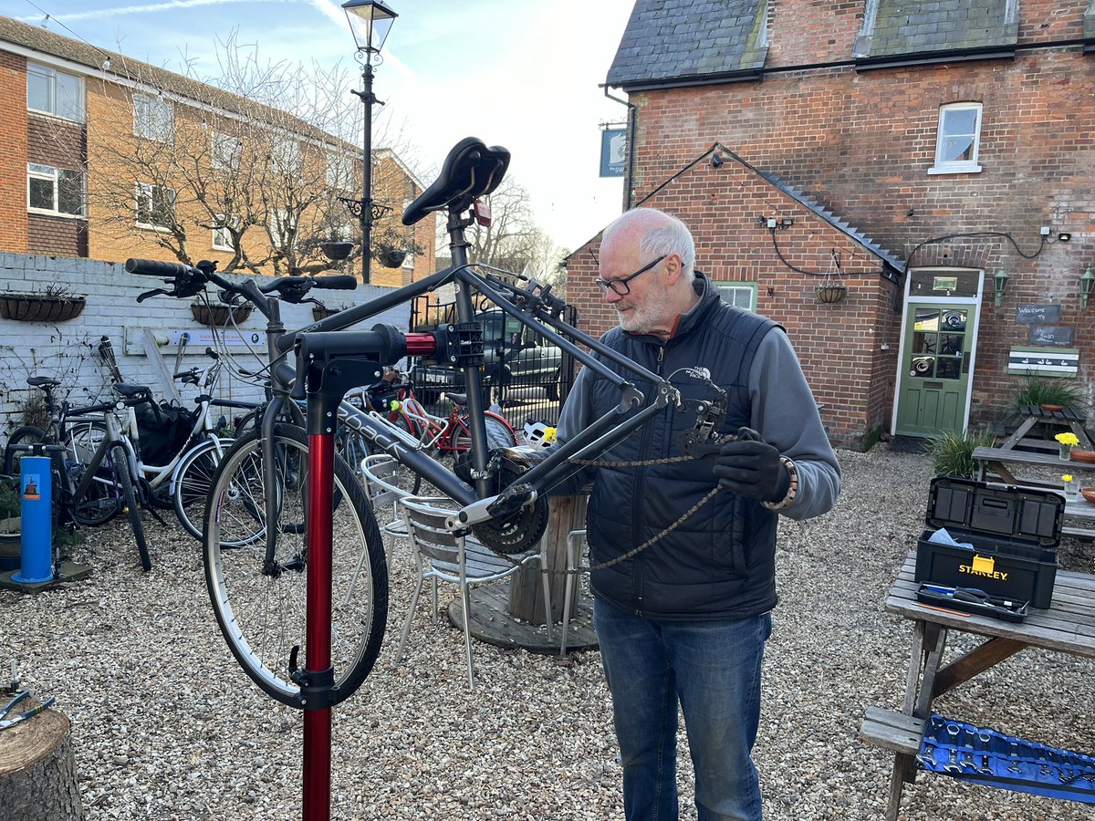 It’s the 1st week of April so on Saturday there’s an Easy #Level1 ride, suitable for families. NB We now ride 11am so be at @TheSwan_Clewer by 1050 latest. Please book now, use the same link for free #BikeKitchen #bike checks/basic repairs too: bit.ly/3L2XCUa