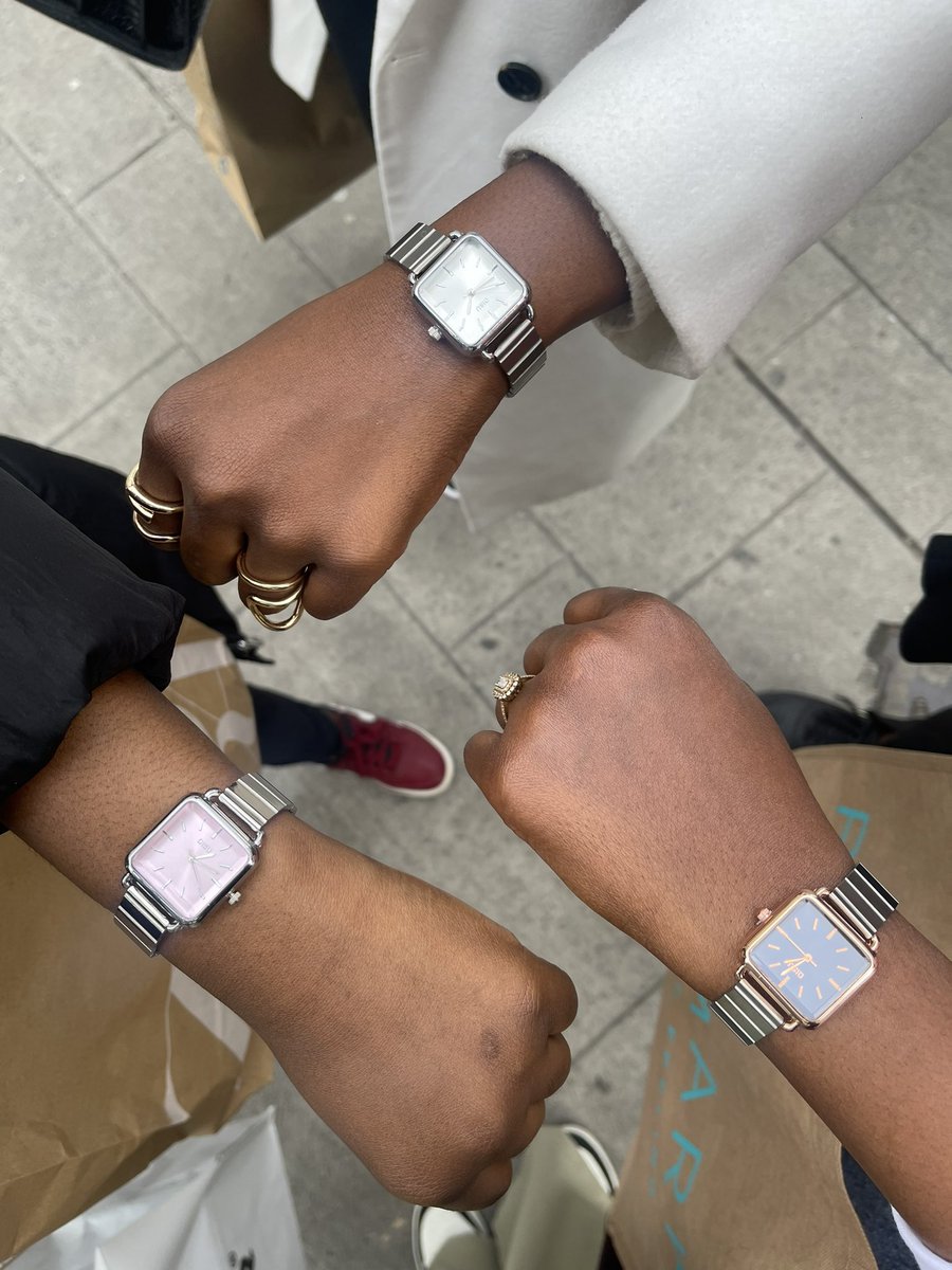 TataFanny16's tweet photo. Mesdames, j’ai pensée à vous, excusez-moi de vous saturer avec mes montres mais elles sont d’une beauté exceptionnelle. 
Photos réelles. Contact : 697820970 https://t.co/D2Z9SyBFT7