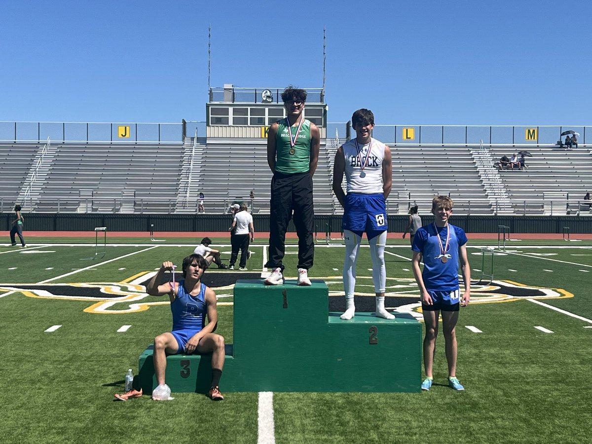 Barrett Barner with a strong finish to get 2nd in the 800! <a href="/BrockAthletics/">Chad Massey</a>