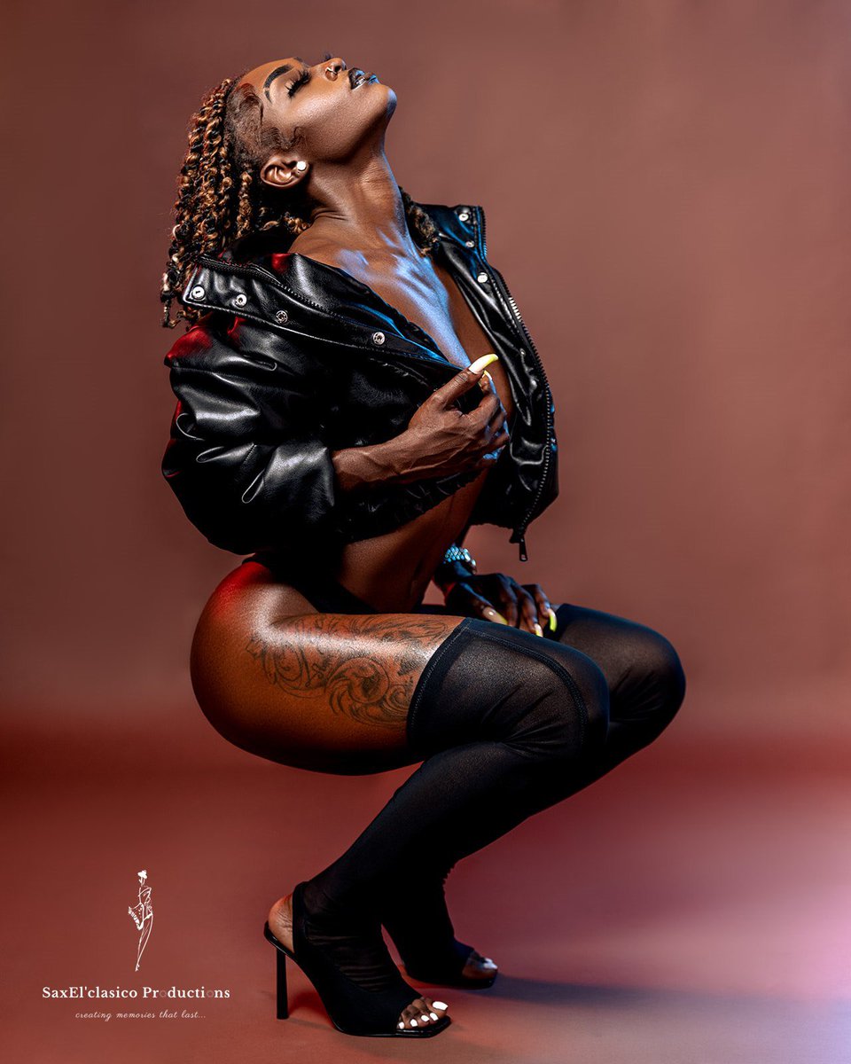 ChcolateeDr0ppa's tweet photo. Melted

📸: @saxelclasicophotography
📍: @immaculatestudiosb
 #losangelesfashionweek #Trending #หลานม่า #whatsappdown #WhatsApp #signedmodel #publishedmodel #runwaymodel #printmodel #blackexcellence #darkskin #fashion #losangeles #hollywood #inlandempire #melanin https://t.co/ZDSJ1vSh3C