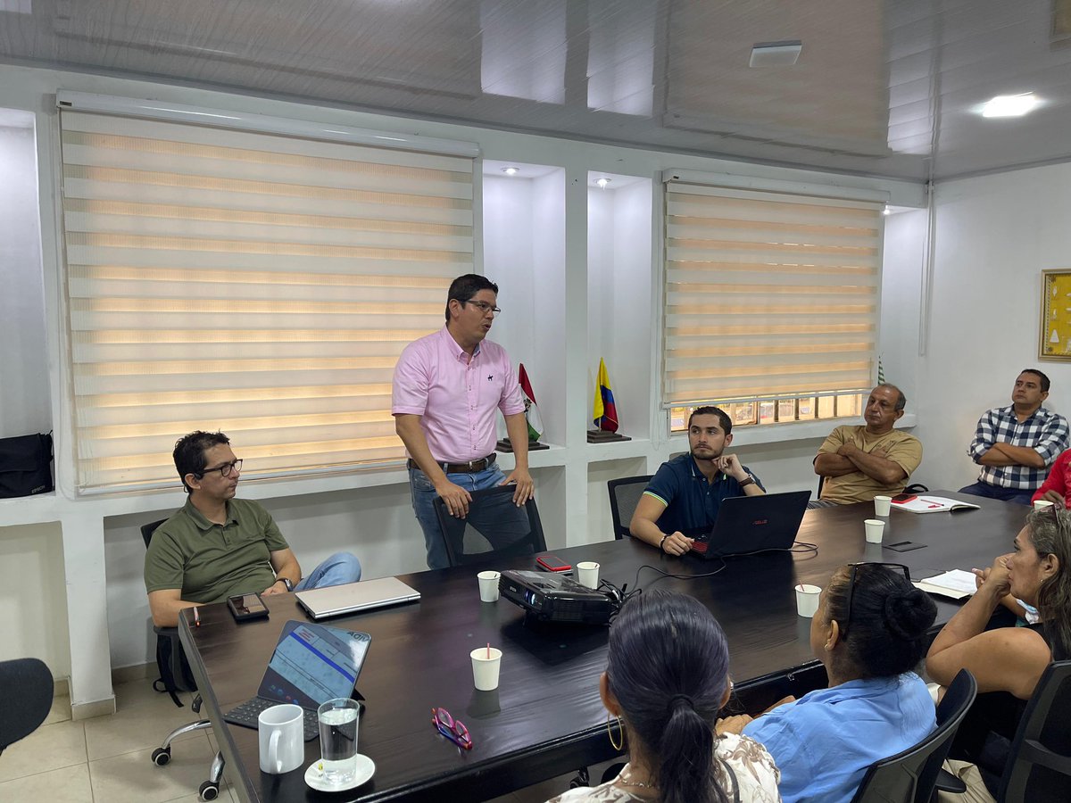 GobMeta's tweet photo. ¡Llegamos a Puerto López!

En compañía del @Ministerio_TIC, presidentes de JAC y el alcalde @PedroVelandia, articulamos acciones del Plan de Desarrollo y socializamos la iniciativa nacional que pretende llevar internet y conectividad a las veredas más apartadas del municipio. https://t.co/jkraXS34Rg