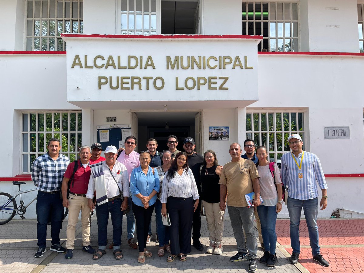 GobMeta's tweet photo. ¡Llegamos a Puerto López!

En compañía del @Ministerio_TIC, presidentes de JAC y el alcalde @PedroVelandia, articulamos acciones del Plan de Desarrollo y socializamos la iniciativa nacional que pretende llevar internet y conectividad a las veredas más apartadas del municipio. https://t.co/jkraXS34Rg