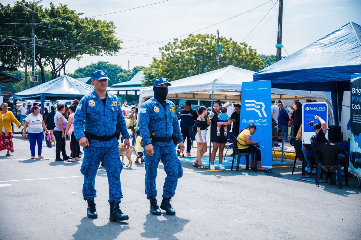 alcaldiagye's tweet photo. Usuarios y comerciantes de la Terminal de Transferencia de Víveres se beneficiaron con atenciones de las diferentes direcciones del #MunicipioDeGuayaquil 

@aquilesalvarez https://t.co/iqrXZZzlbD