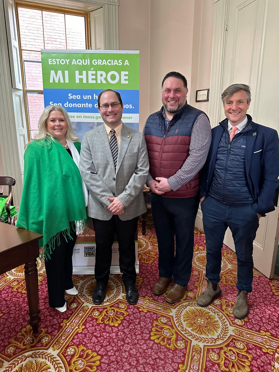 Another wonderful #DonateLifeMonth event in Salem MA. NEDS was joined by @dspangallo; @MassRMV; heart recipient, Gary Swain; Donor Grandmother, Carol Dullea; Salem Director of Public Health; and Legislative aide to @MannyCruz_MA, Hannah Levine to celebrate the gift of life.💙💚