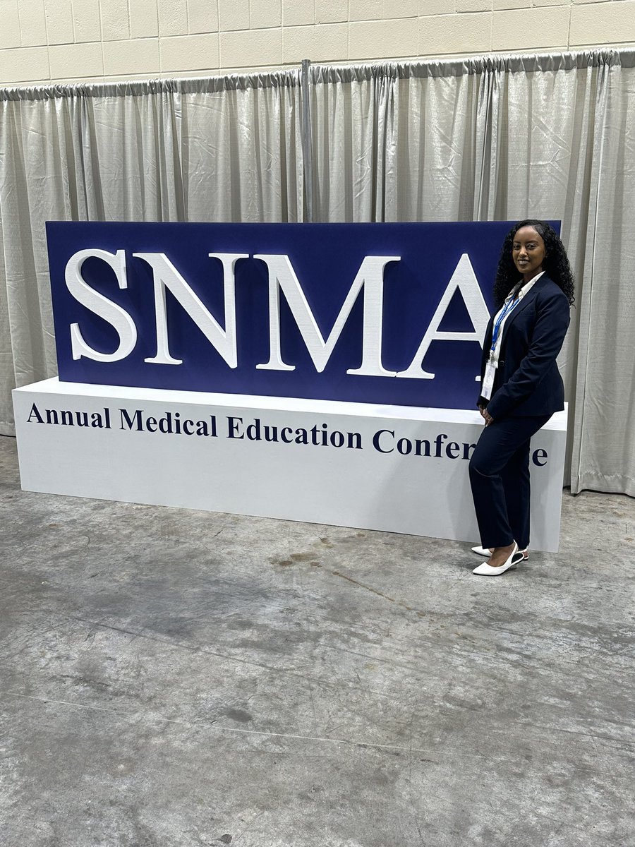 Such a great time reconnecting with networks at #AMEC. Last year as a third year, It’s an invaluable experience for me to connect with residents and attendings in general surgery. 
If you’re a med student or premed, go to AMEC! 

#snma