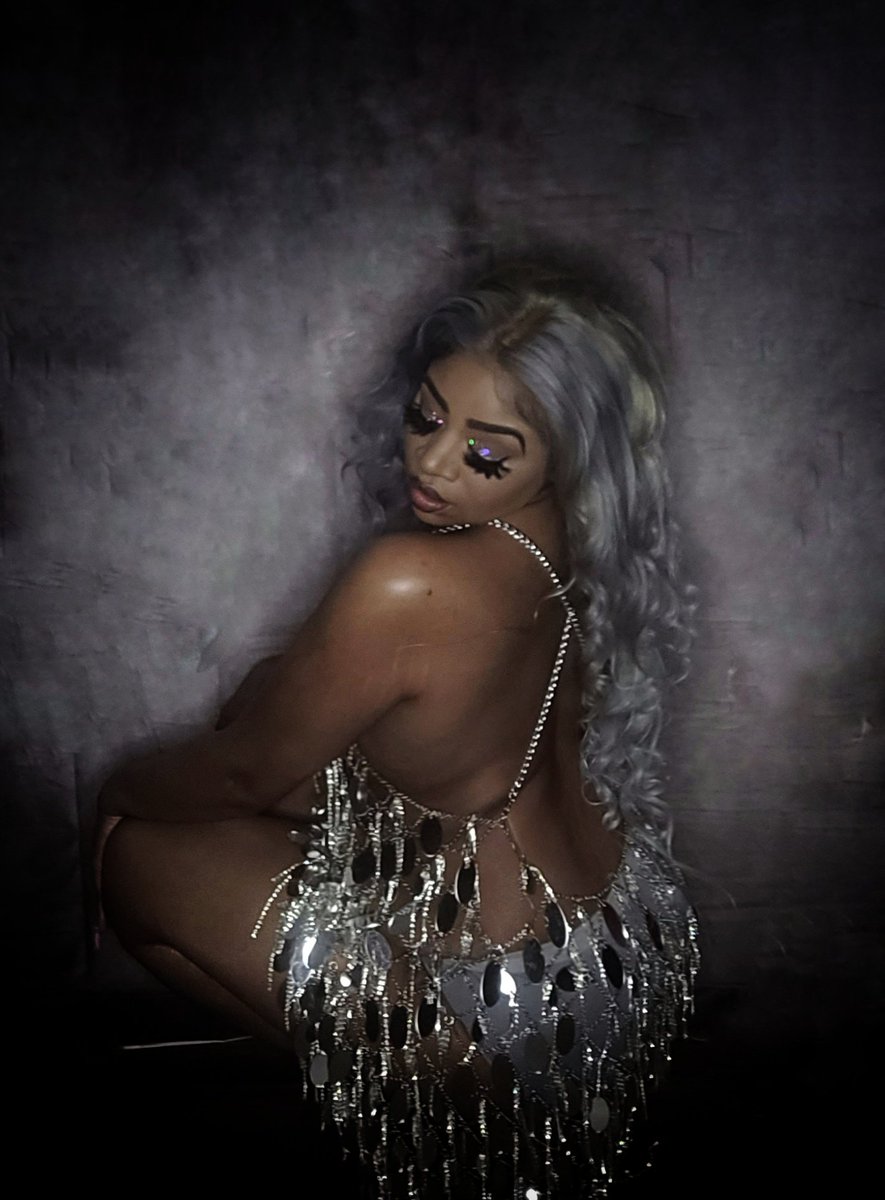 IDreamOfSparkle's tweet photo. If not me, then who? A little Sparkle goes a long way. 33 is so special to me. My assigned angel numbers for this year. So best believe this year I will make it count. (Birthday shoot better late than never) 📸 https://t.co/hRh6YK7M0F