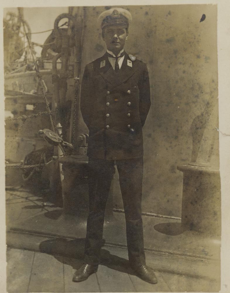 Midshipman Stuart Bladen Nelson Bolton was born in 1897 in #Laugharne, Carmarthenshire. 

He served on the HMS Indefatigable and lost his life aged 18 when it was sunk on 31st May 1916. 

Their family had to come to terms that his brother had already been killed in Loos Sep 1915.