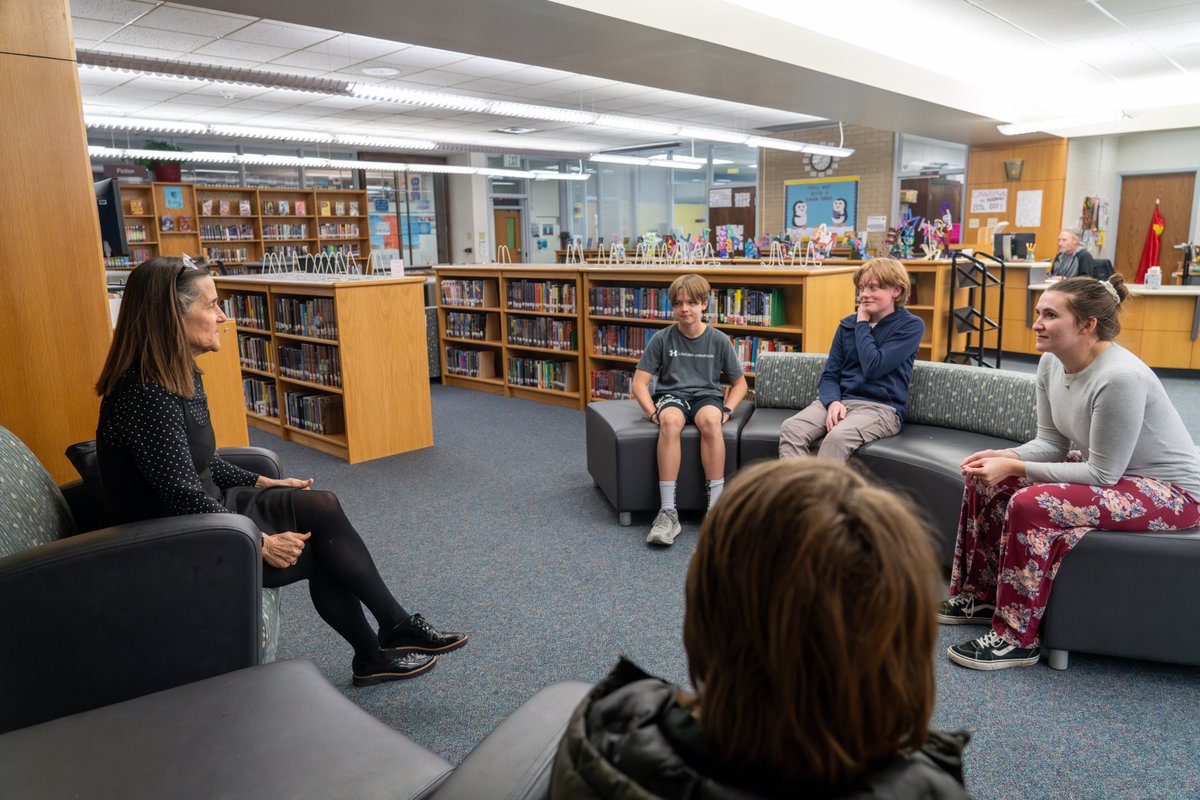 A special alum visited @BlevinsMiddle, Mayor Jeni Arndt! Students recently completed a letter-writing project to learn about the power of civic participation in social studies classes. Those who wrote to Mayor Arndt had an opportunity to have their letters answered in person.