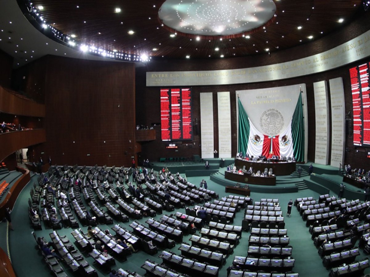 Juan_OrtizMX's tweet photo. 🗳️📌Un montón de diputados de Morena pidieron licencia esta semana. 

¿A reforzar la campaña?

1. Dip. Rosa Hernández Espejo (Morena)
2. Dip. Sonia Rincón Chanona (Morena)
3. Dip. Rocío Natali Barrera Puc (Morena)
4. Dip. Blanca Araceli Narro Panameño (Morena)
5. Dip. Juan Angel Bautista Bravo (Morena)
6. Dip. Dulce María Corina Villegas Guarneros (Morena) 7.  Dip. Irma Juan Carlos (Morena) 
8. Dip. Mónica Herrera Villavicencio (Morena) 
9. Dip. Olegaria Carrazco Macías (Morena) 
10. Dip. Daniel Murguía Lardizabal (Morena) 
11. Dip. Ana Elizabeth Ayala Leyva (Morena)
12. Dip. Marcos Rosendo Medina Filigrana (Morena) 
13. Dip. Armando Corona Arvizu (Morena)
14. Dip. Francisco Javier Borrego (Morena)
15. Dip. Miguel Carrillo Cubillas (Morena)
16. Dip. Olga Juliana Elizondo Guerra (Morena)
17. Dip. Manuel de Jesús Baldenebro Arredondo (Morena)
18. Dip. Carlos Sánchez Barrios (Morena)
19. Dip. Rosangela Amairany Peña (Morena)