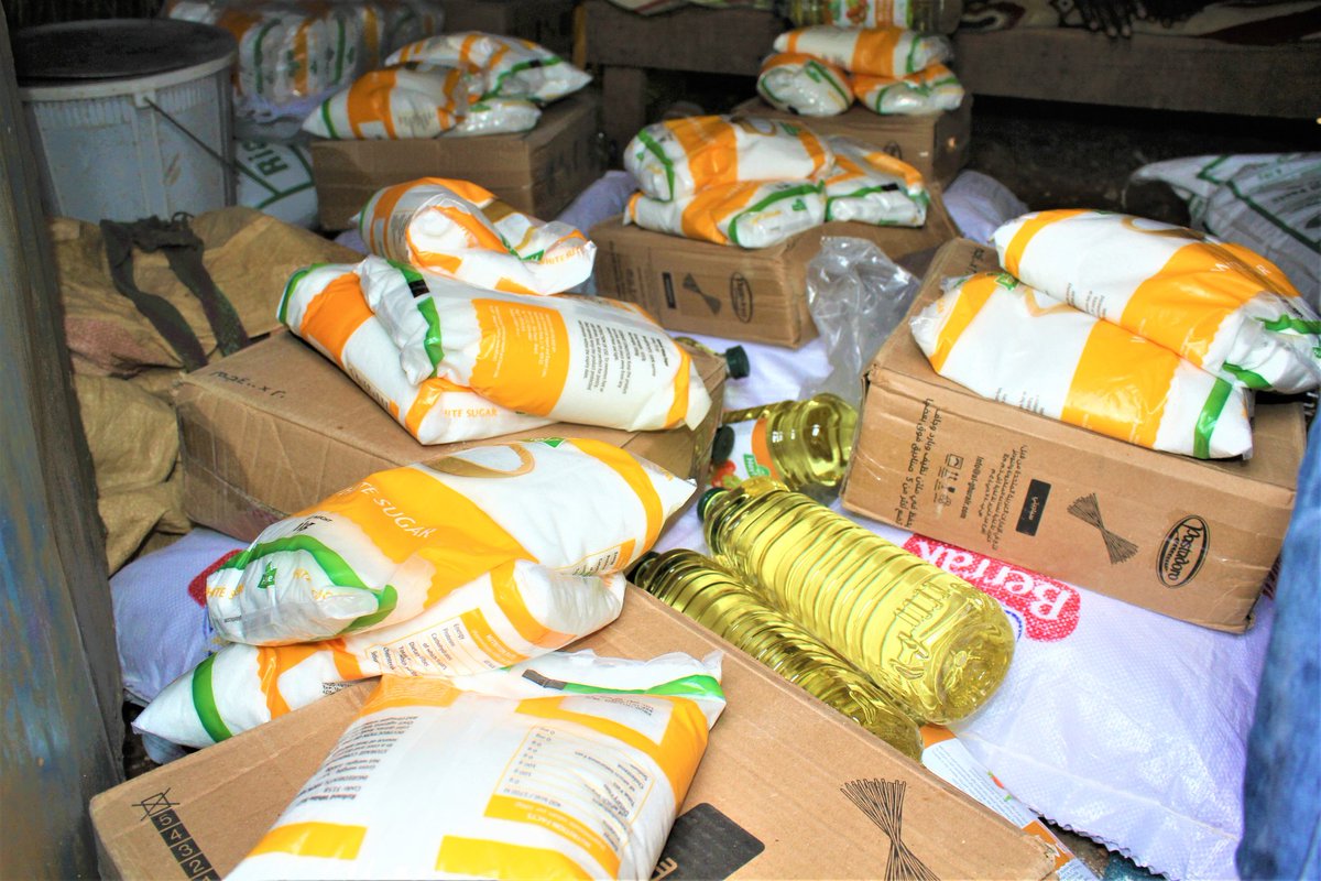 60thDivision's tweet photo. This grant, which includes flour, rice, sugar, oil and pasta, was given by the 8th Battalion of the 60th Division of SN to poor families in IDP camps in West of Baidoa. https://t.co/Y4AZSoovdl