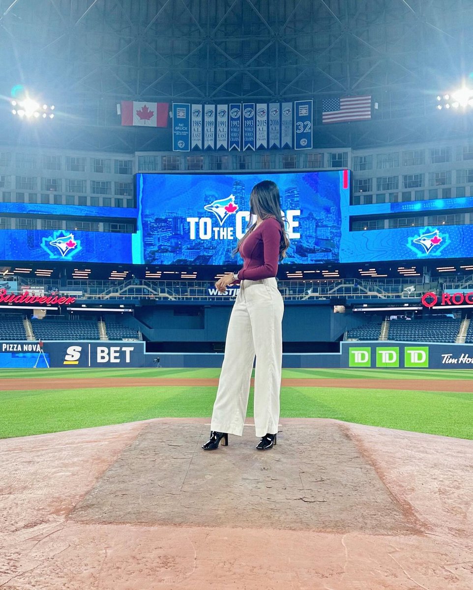 This girl is pumped to be part of @BlueJays broadcasts this season. Gonna be roaming around the ballpark showing you what’s new & exciting. Let’s have some fun, shall we?? ⚾️☺️