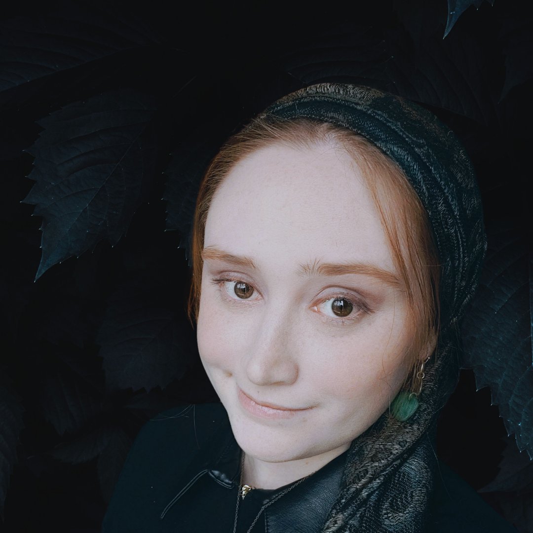It's our pleasure this afternoon to officially welcome <a href="/TheChromaBooks/">Emory Glass</a> to the SFF Insiders Team 🎉

Emory is not only a Dark fantasy author and artist but also a community manager for <a href="/campfirewriting/">Campfire</a>. 

We are beyond stoked to have Emory join the team over at <a href="/sffinsiders/">SFF Insiders</a>