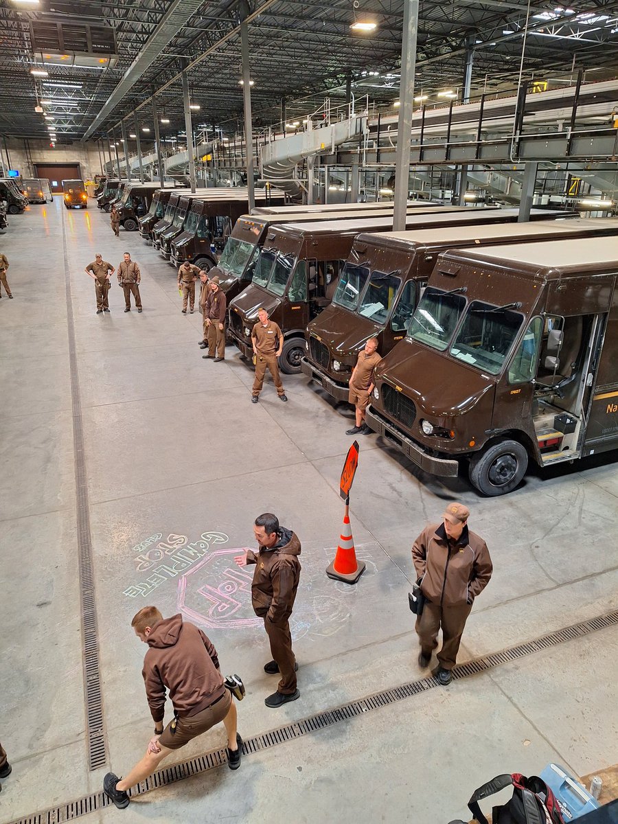 COMPLETE STOPS @ ALL INTERSECTIONS! Making sure guys are stopping in front of the STOP sign & then move up to clear it! @ta_stover @bwilliamskahf @TradeshowToney @kelly_gonter @MFurinoUPSPHL @JaradZimmerman @ColumbiaMO_UPS @DINAUPS1 @panacy6 @Mavic321Dl @Almodova38 @UPSphoenix