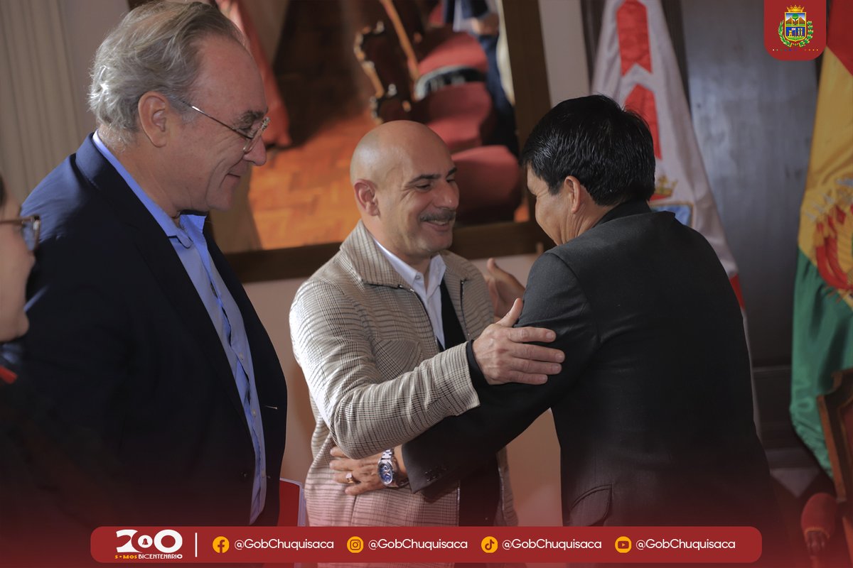 CCELAPAZ's tweet photo. 🇧🇴 #Hoy | El gobernador de Chuquisaca Damían Condori sostuvo una reunión protocolar con Juan Pita (@AECIDBOLIVIA) y Juan Sánchez (#CCELP), donde abordaron temas de desarrollo, patrimonio cultural arquitectónico, turístico y la agenda Bicentenario https://t.co/84qNREq9Zm