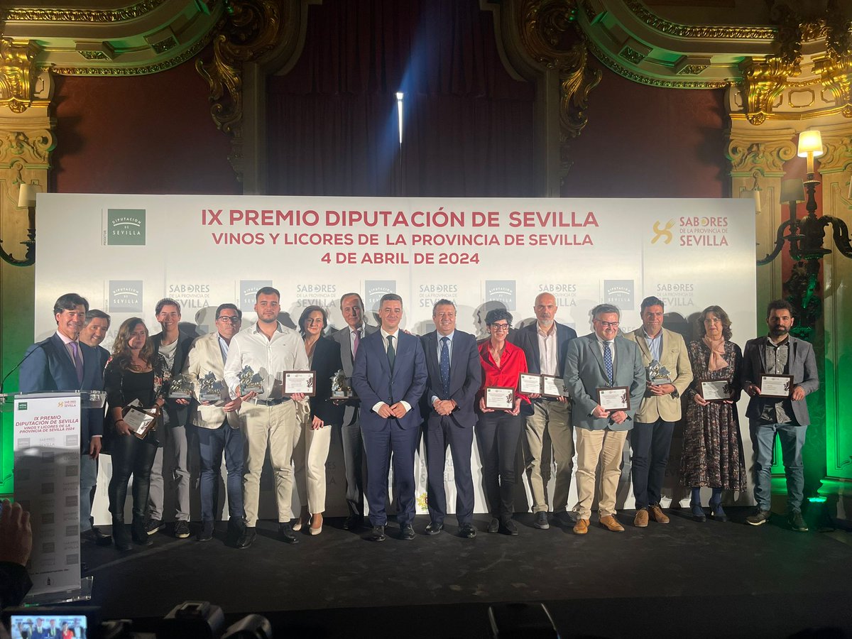 A todos los elaboradores, criadores, y amantes del vino y del licor: este logro es también vuestro. 🍷🍾🍸 ¡Felicidades a los ganadores y a todos los participantes por su dedicación y excelencia! 🥂 #VinosDeSevilla #LicoresDeSevilla #premiosvinosevilla2024