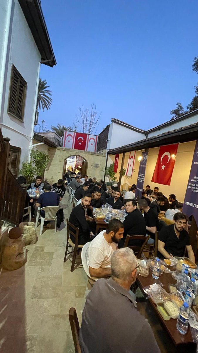 fatiharici61's tweet photo. KKTC Ülkü Ocakları olarak Başbuğumuz Alparslan Türkeş’in aramızdan ayrılışının 27.yıldönümünde,doğduğu evde Kuran-ı Kerim tilaveti gerçekleştirdik.Programımızın ardından teşkilatımız ile birlikte iftarımızı açtık. https://t.co/bLWJ166mZS