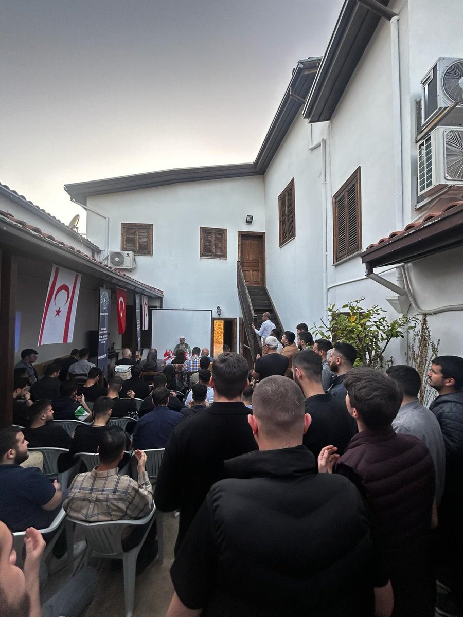 fatiharici61's tweet photo. KKTC Ülkü Ocakları olarak Başbuğumuz Alparslan Türkeş’in aramızdan ayrılışının 27.yıldönümünde,doğduğu evde Kuran-ı Kerim tilaveti gerçekleştirdik.Programımızın ardından teşkilatımız ile birlikte iftarımızı açtık. https://t.co/bLWJ166mZS
