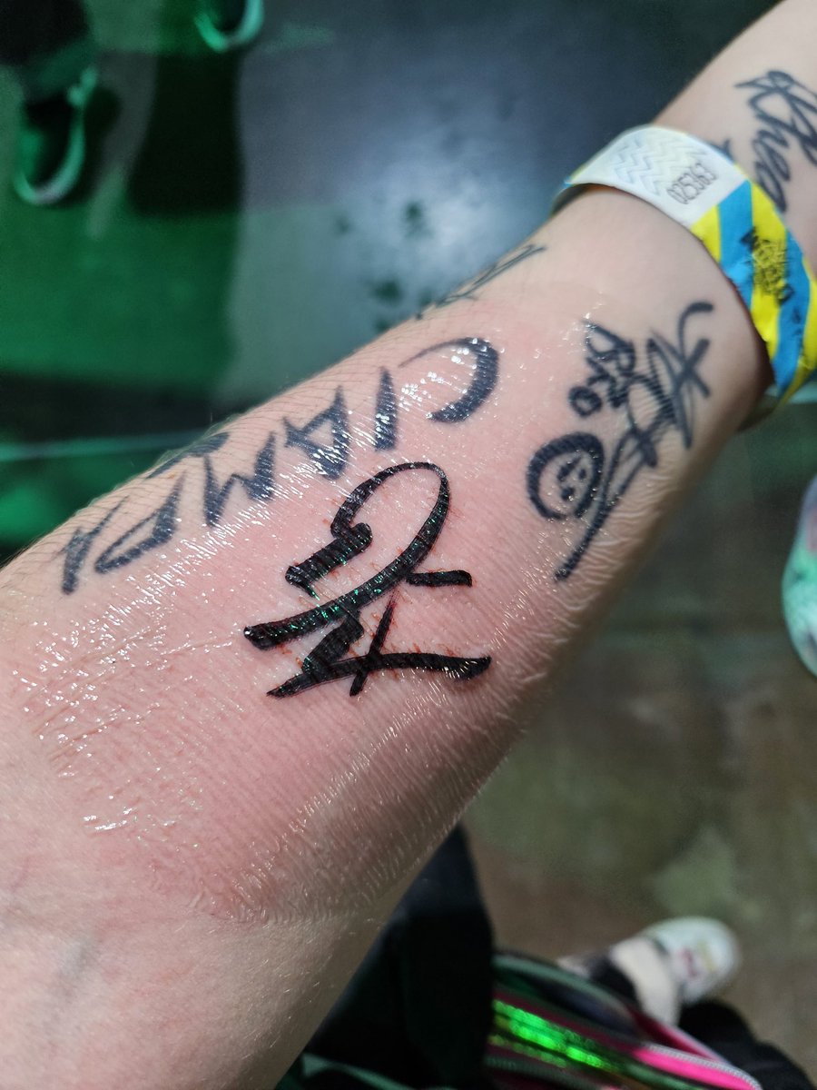 TheWrestbian tweet media