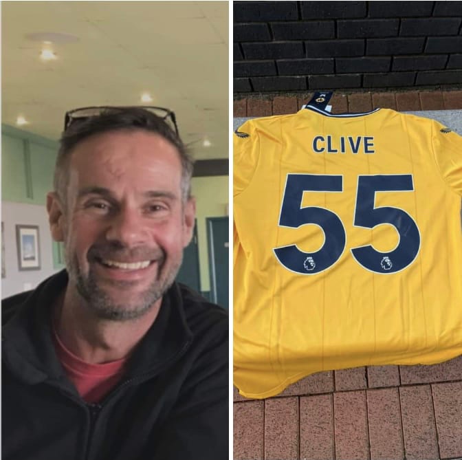 My sister’s bestfriend lost her Dad to cancer last week. Would be brilliant if we could get a round of applause going in the 55th minute for Clive. Any retweets etc are much appreciated 🧡🖤 #wwfc