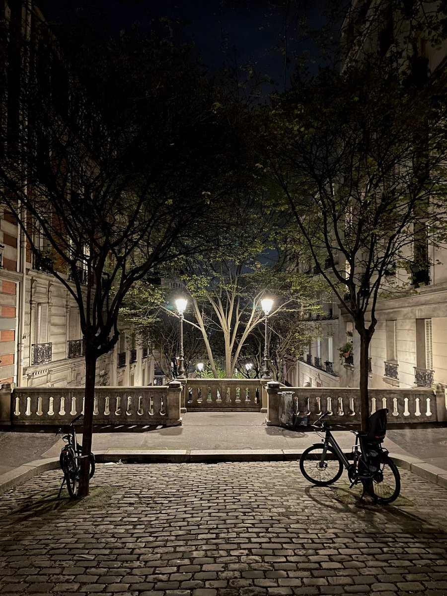 La nuit, Montmartre.