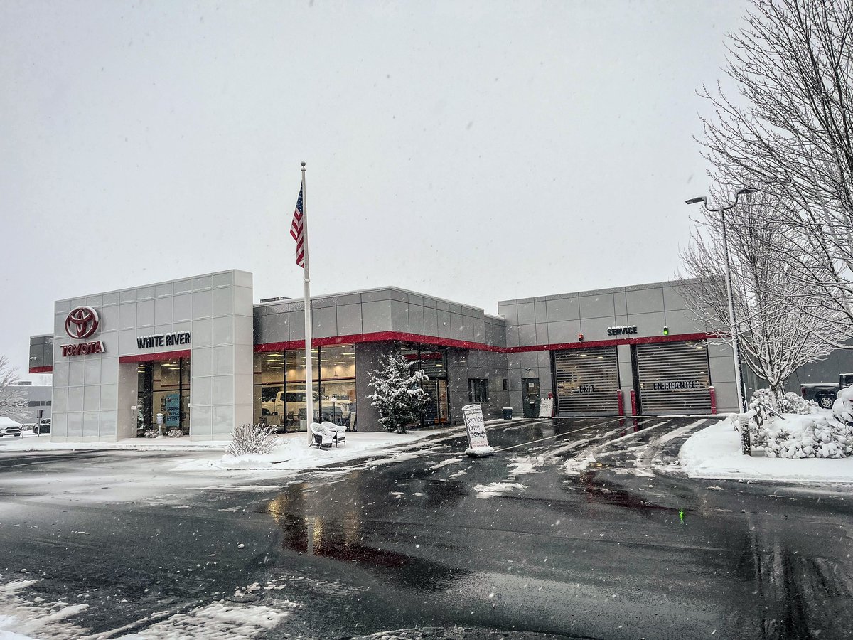 WhiteRivrToyota's tweet photo. Stay safe out there, friends! 

#UpVal #VT #NH #snow #snowstorm #Toyota @Toyota https://t.co/Pd80TOmcTr