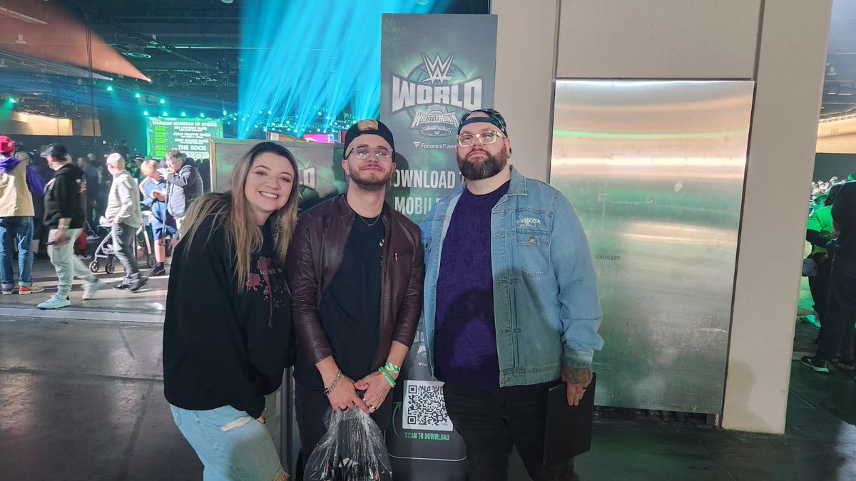 freebirdrules_'s tweet photo. Our guy @Notorious_BONE is out at #WrestleMania and met some friends! @JohnBoyBebop @marisadeluco #FreeBirdRules #TTP https://t.co/R7JOle4MmD