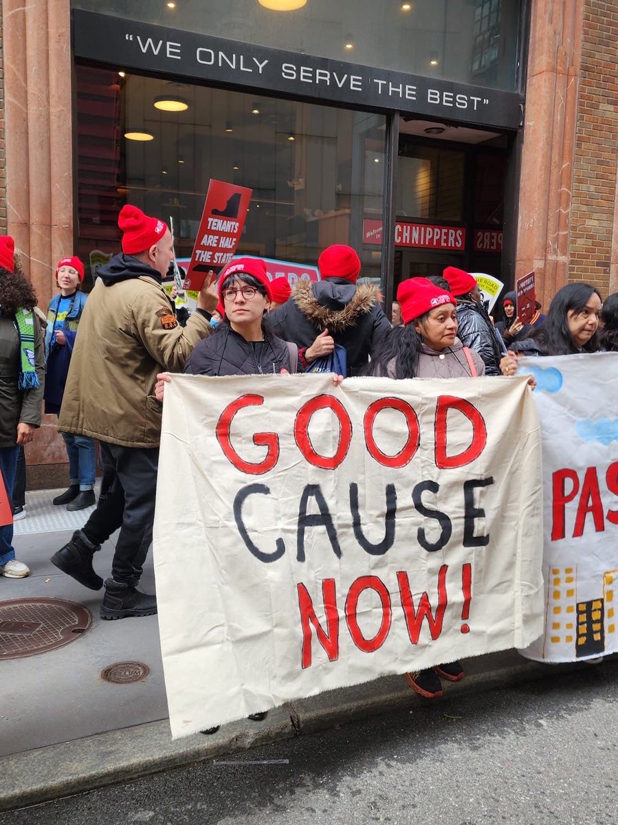 Passing #GoodCauseEviction is the MINIMUM leadership in Albany can do to keep neighbors and communities together. Proud to stand with tenants, @housing4allNY, and Public Advocate Jumaane Williams today for housing justice and against the corrupting influence of big real estate.