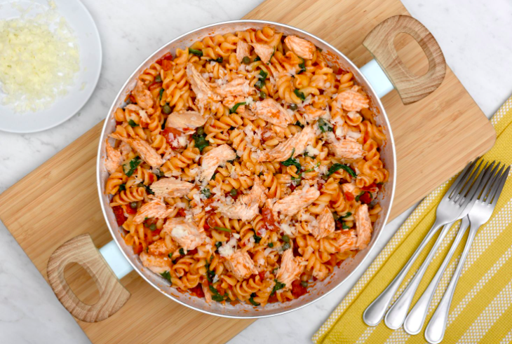 Looking for a quick and easy dinner idea? We've got you! This One-Pot Turkey Veggie Pasta is the perfect meal for those days when you want minimal effort but maximum flavour. Recipe courtesy of @Cdn_Turkey. loom.ly/jVIEe3Y #ThinkTurkey #OntarioTurkey